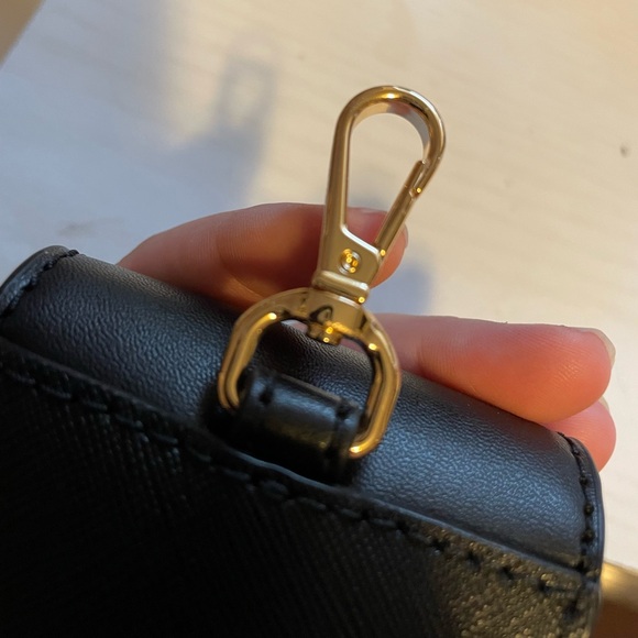 NEW Michael Kors AirPods case - Picture 5 of 8